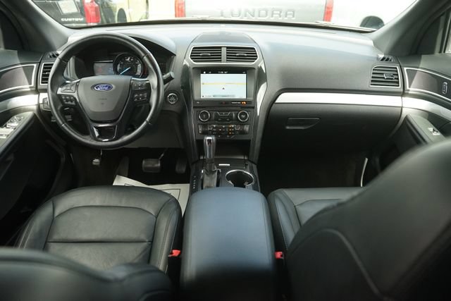 Certified 2017 Ford Explorer XLT w/ Equipment Group 202A FWD image 22