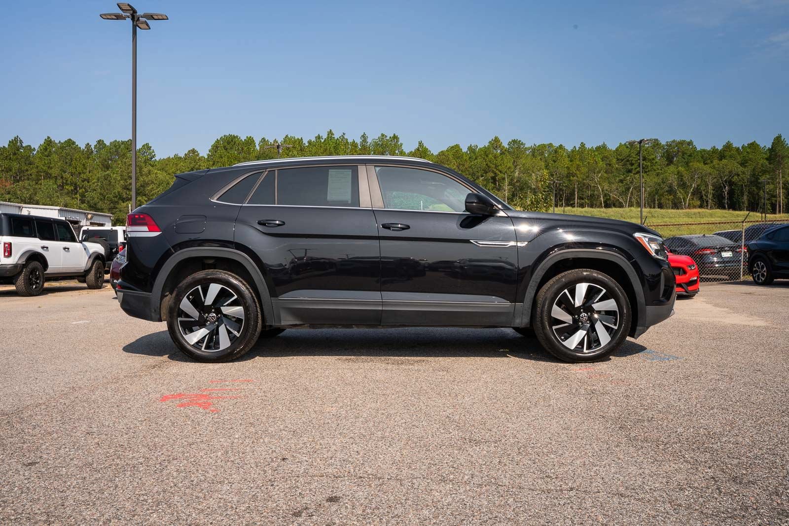 Used 2024 Volkswagen Atlas Cross Sport SE FWD image 9
