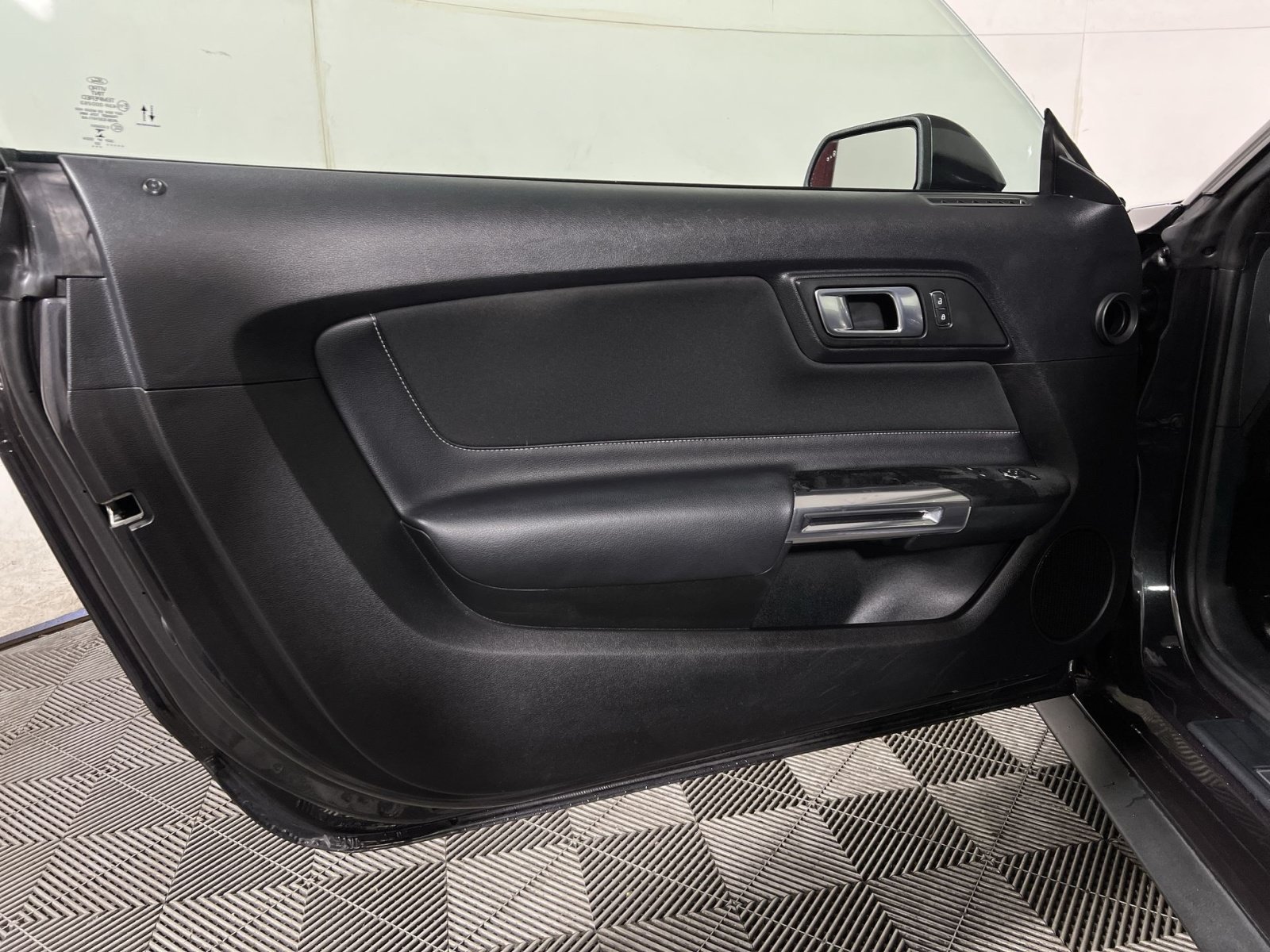 Certified 2022 Ford Mustang Coupe RWD image 14