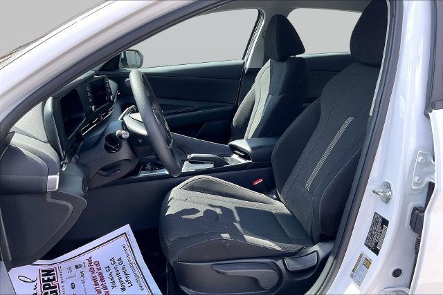 Used 2024 Hyundai Elantra SE FWD image 27