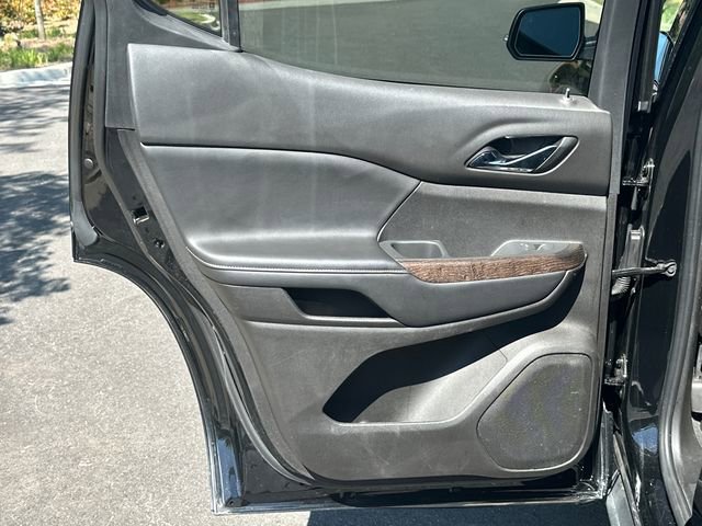Used 2021 GMC Acadia Denali w/ Denali Technology Package FWD image 25