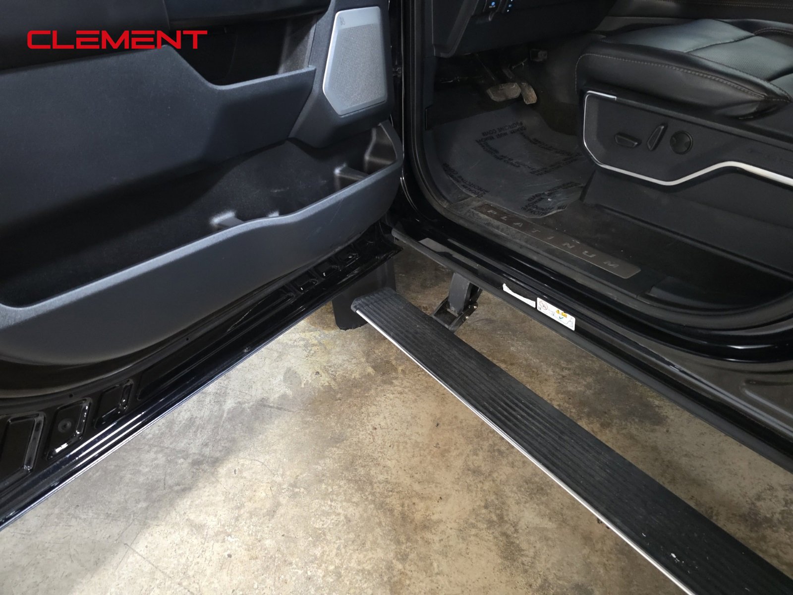 Certified 2023 Ford F450 Platinum w/ FX4 Off-Road Package image 11