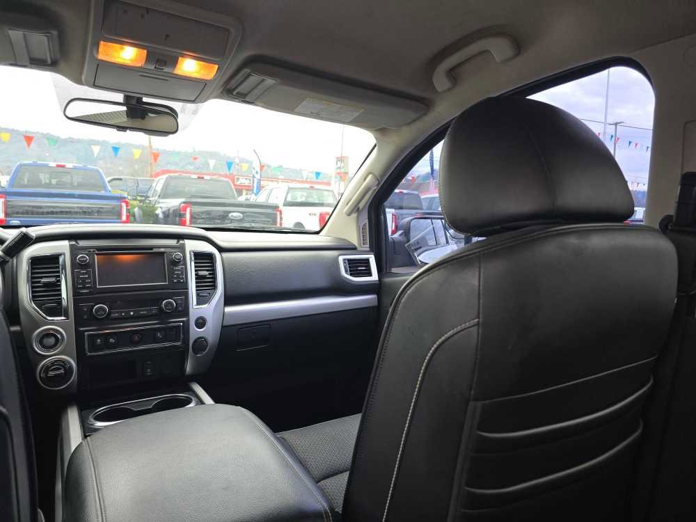 Used 2018 Nissan Titan PRO-4X image 14