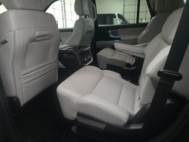 Certified 2025 Ford Expedition Platinum w/ Driver's Package AWD/4WD image 14