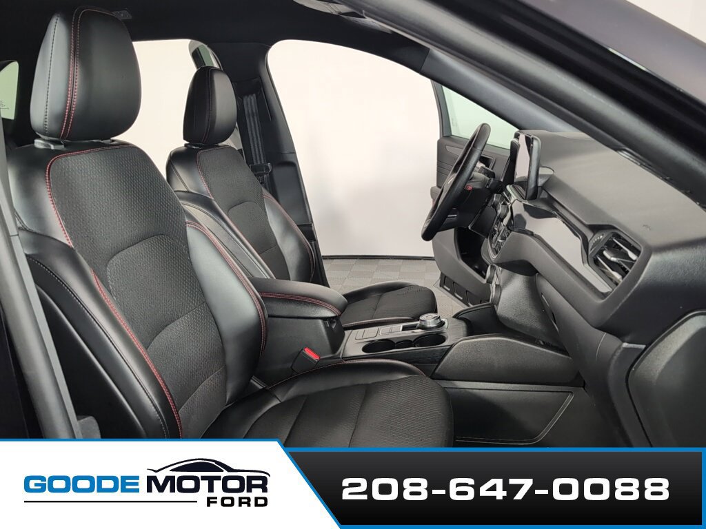 Certified 2025 Ford Escape ST-Line Select AWD/4WD image 23