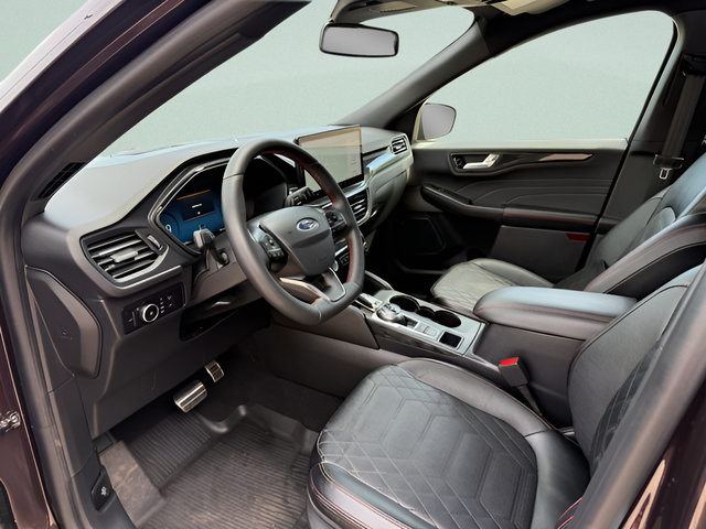 Certified 2023 Ford Escape ST-Line Elite w/ Premium Technology Package AWD/4WD image 4