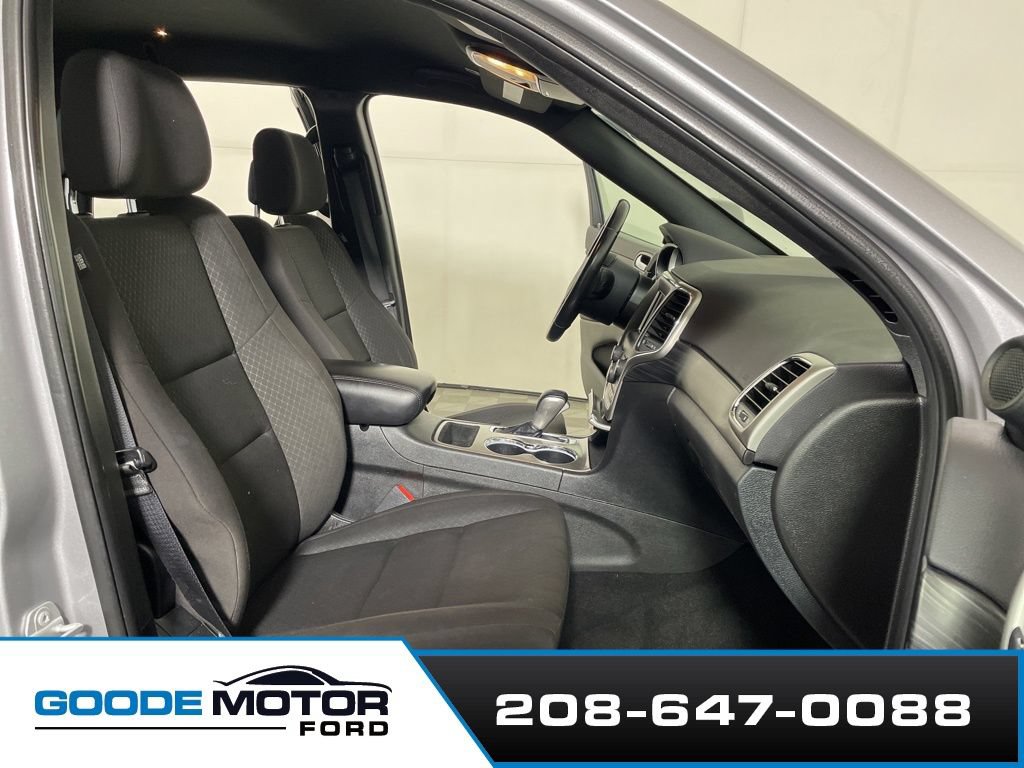 Used 2021 Jeep Grand Cherokee Laredo AWD/4WD image 22