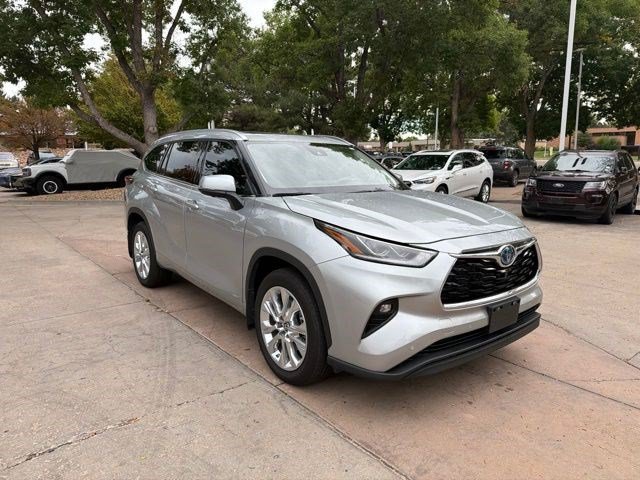 Used 2024 Toyota Highlander Limited AWD/4WD image 8