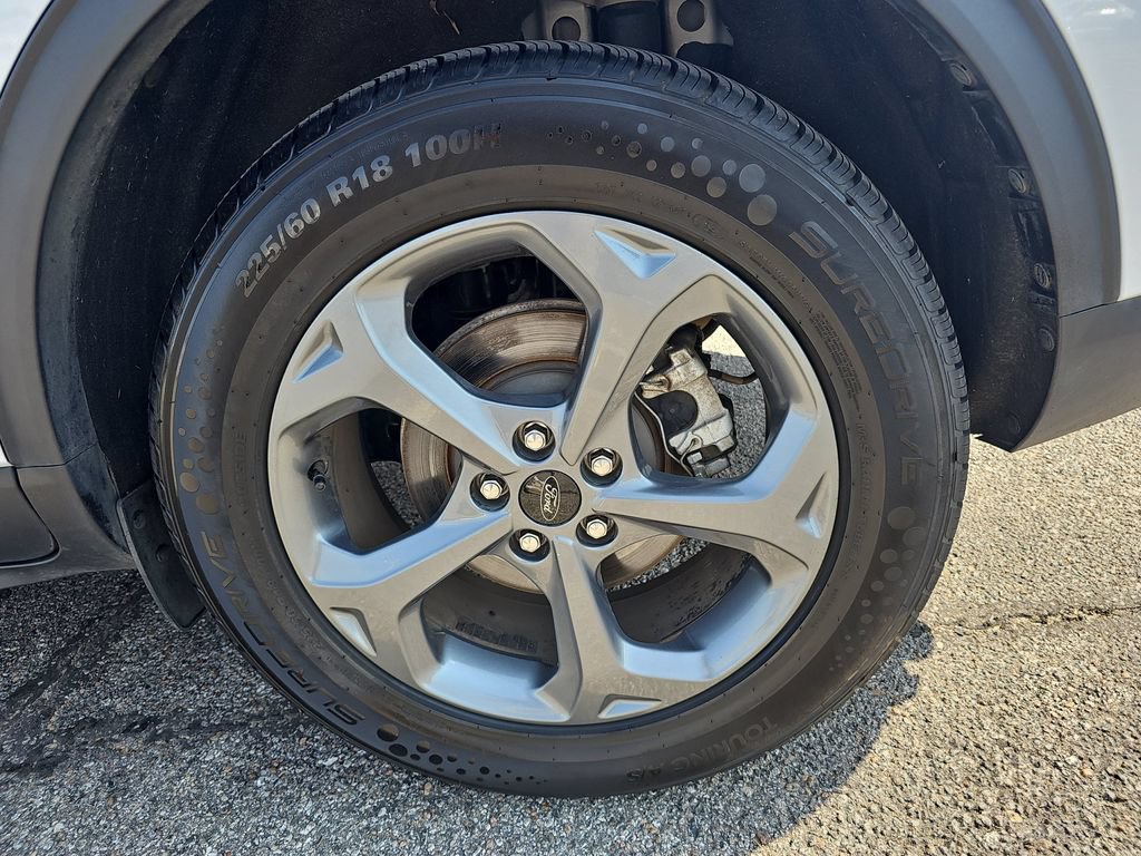 Certified 2025 Ford Escape ST-Line Select AWD/4WD image 33