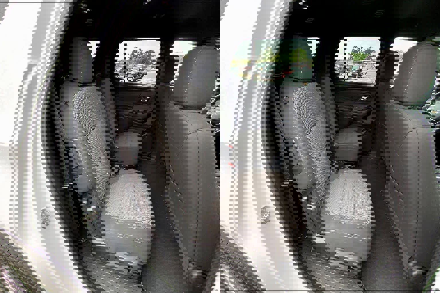 Used 2023 Chevrolet Traverse LT w/ Rear Camera Mirror Package image 19