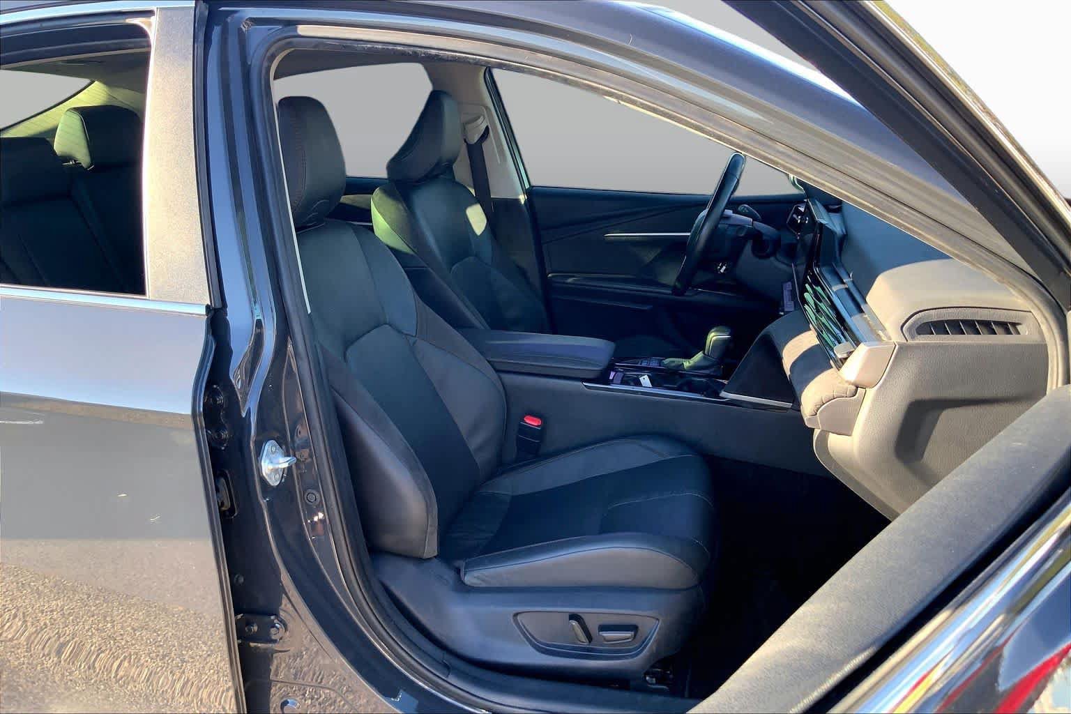 Used 2025 Toyota Camry XLE w/ Premium Package FWD image 9