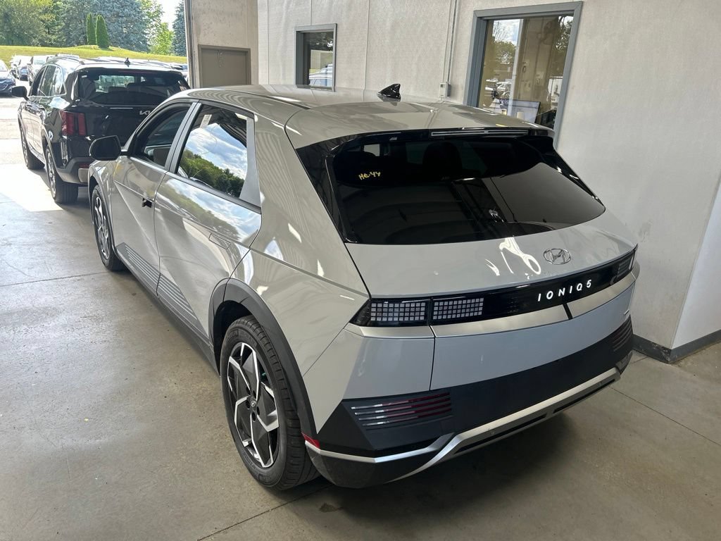 Used 2024 Hyundai Ioniq 5 SE AWD/4WD image 6
