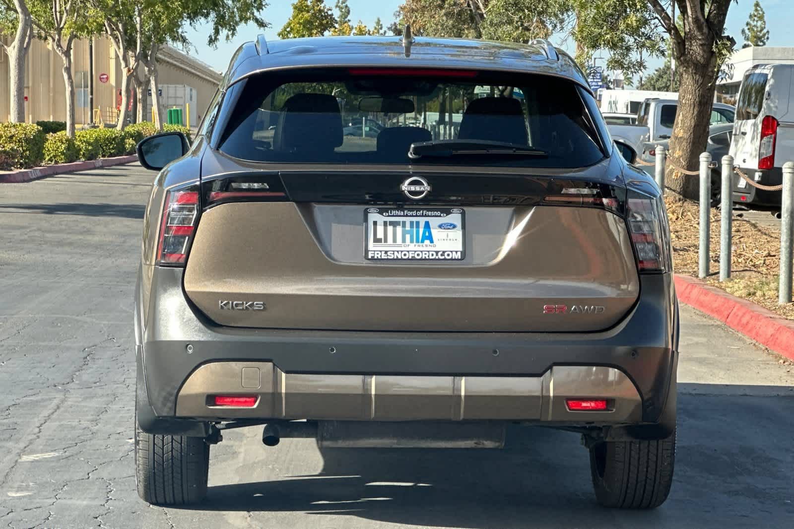 Used 2025 Nissan Kicks SR w/ SR Premium Package AWD/4WD image 8