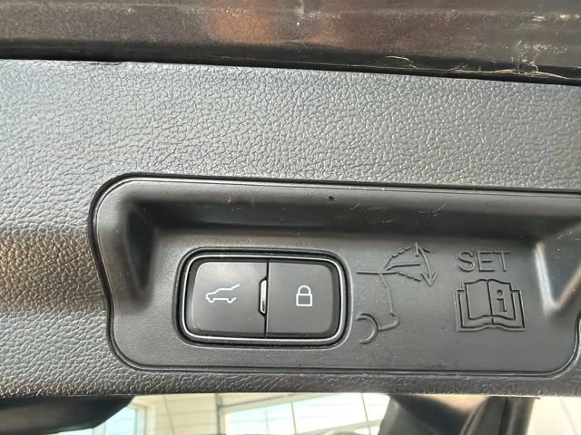 Certified 2020 Ford Explorer XLT w/ Equipment Group 202A AWD/4WD image 9