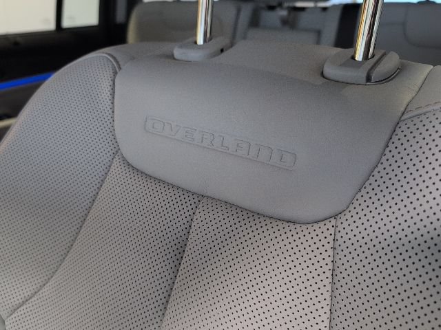 Used 2022 Jeep Grand Cherokee Overland w/ Luxury Tech Group IV AWD/4WD image 13