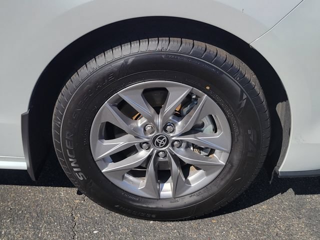 Used 2025 Toyota Sienna XLE w/ XLE Plus Package AWD/4WD image 6