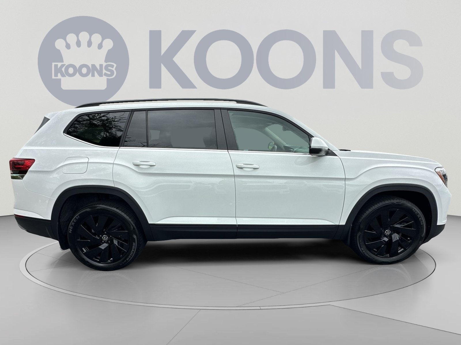 Used 2024 Volkswagen Atlas SE w/ Black Wheel Package AWD/4WD image 12