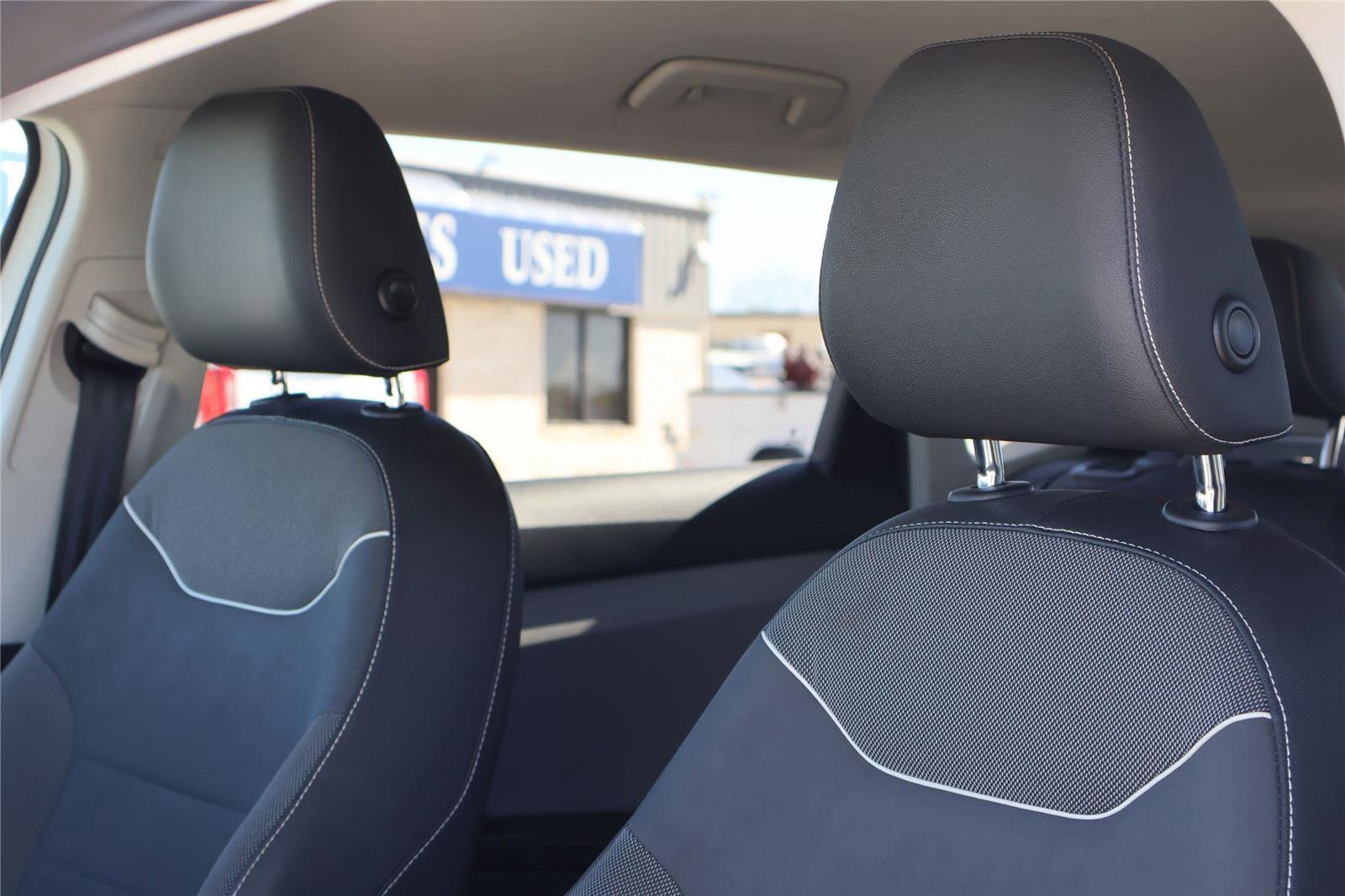 Used 2024 Volkswagen Taos SE image 15