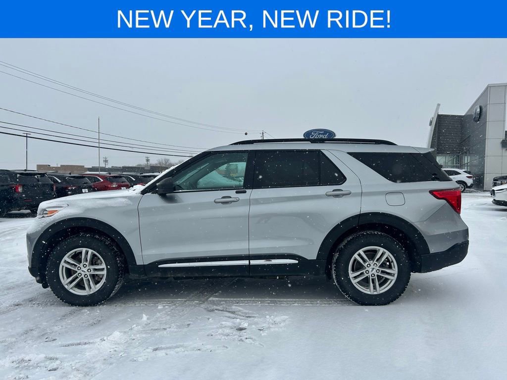 Certified 2022 Ford Explorer XLT image 3