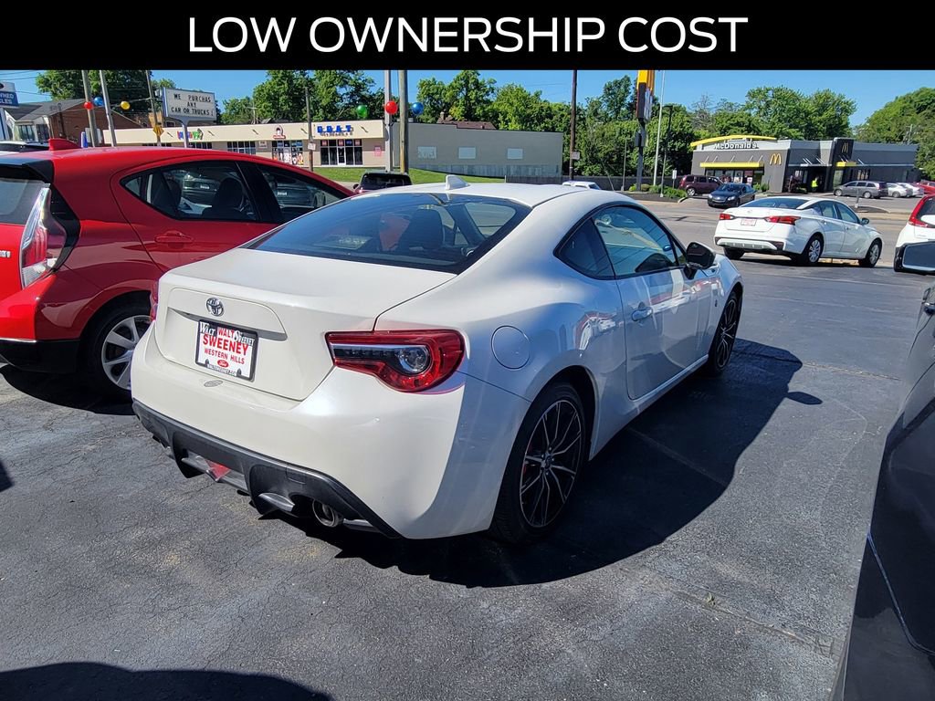 Used 2017 Toyota 86 RWD image 16