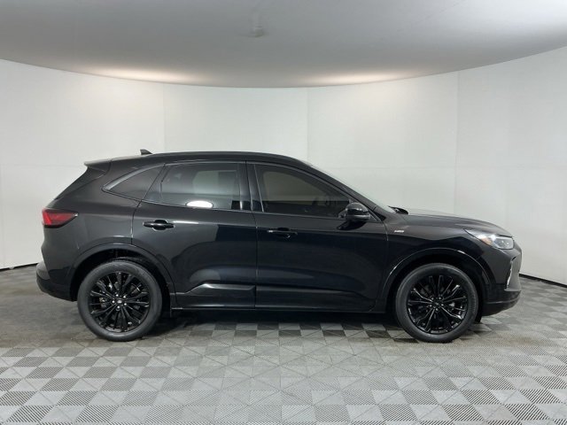 Certified 2023 Ford Escape ST-Line Elite w/ Class II Trailer Tow Package image 2