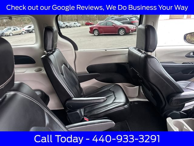 Used 2023 Chrysler Pacifica Touring-L FWD image 23