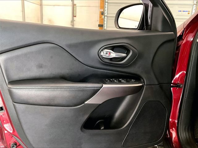 Used 2020 Jeep Cherokee Latitude Plus AWD/4WD image 22