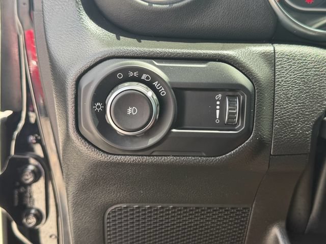 Used 2023 Jeep Wrangler Unlimited Sahara w/ Cold Weather Group AWD/4WD image 24