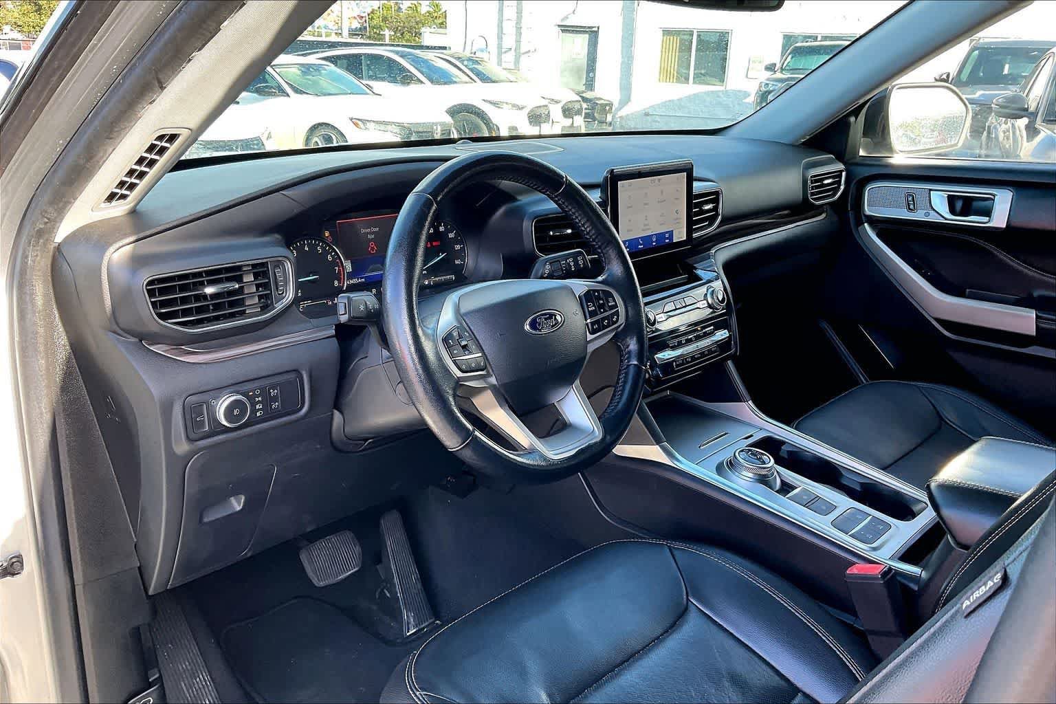 Certified 2022 Ford Explorer Limited w/ Equipment Group 301A RWD image 2