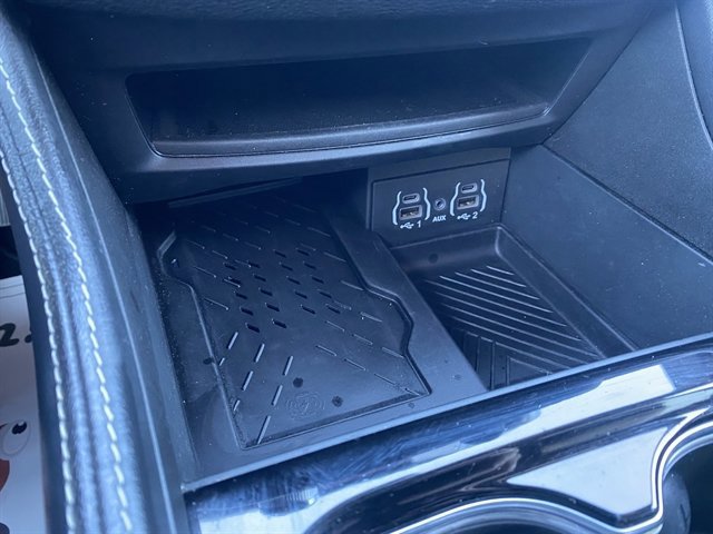 Used 2025 Chrysler Pacifica Limited image 29