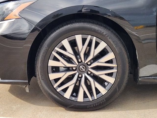 Used 2025 Nissan Altima 2.5 SV FWD image 10