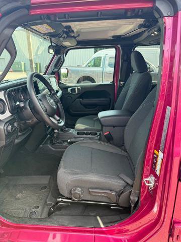 Used 2024 Jeep Gladiator Sport AWD/4WD image 12