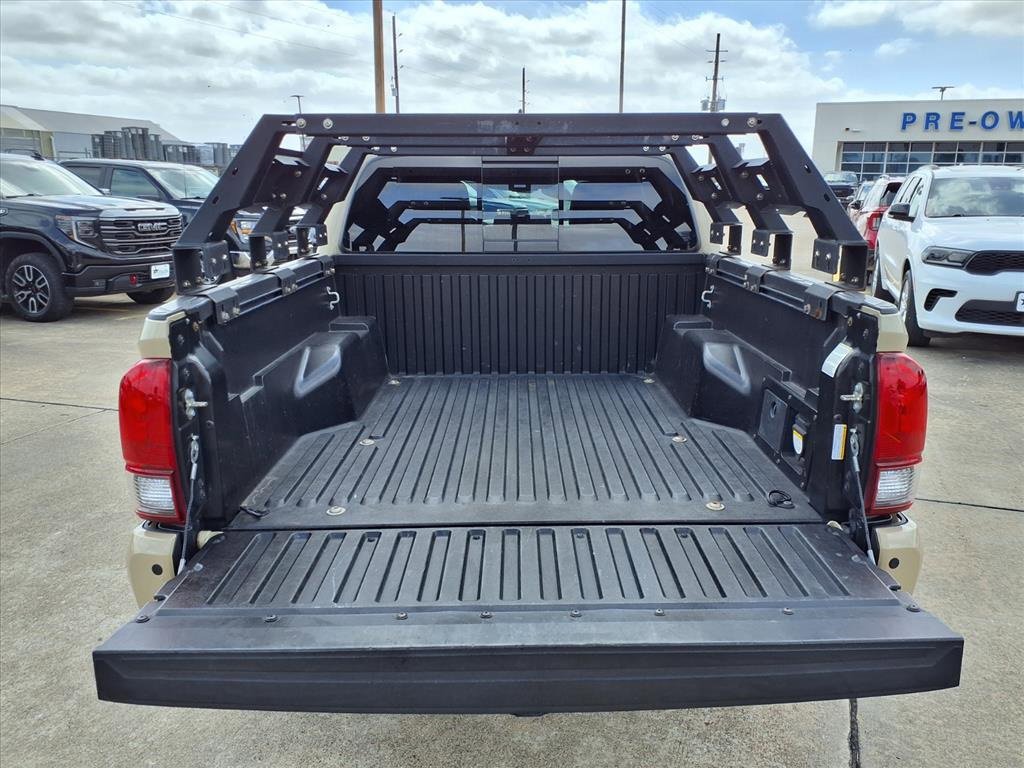 Used 2019 Toyota Tacoma TRD Sport w/ Technology Package image 31