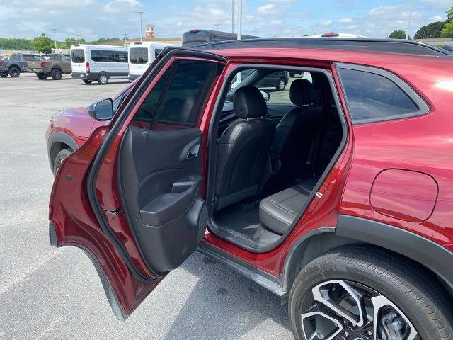 Used 2025 Chevrolet Trax RS FWD image 27