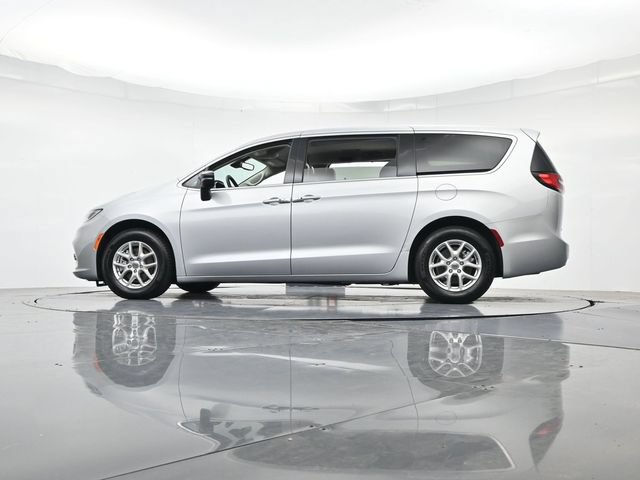 Used 2024 Chrysler Pacifica Touring-L FWD image 42