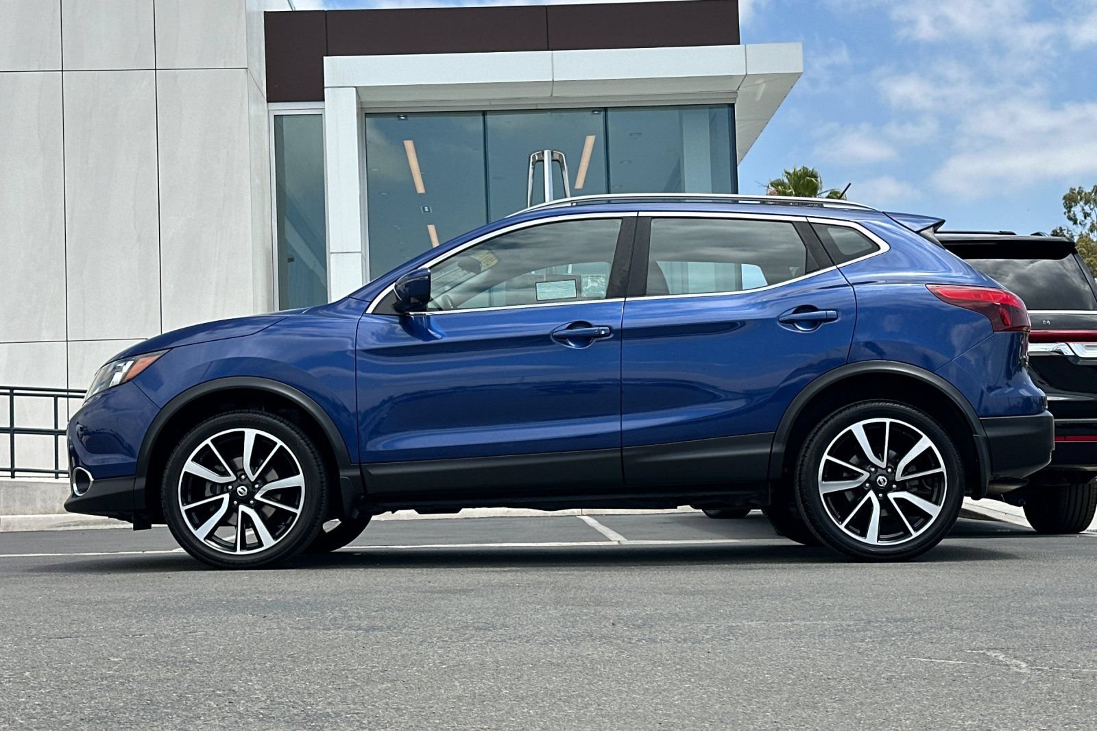 Used 2017 Nissan Rogue Sport SL FWD image 6