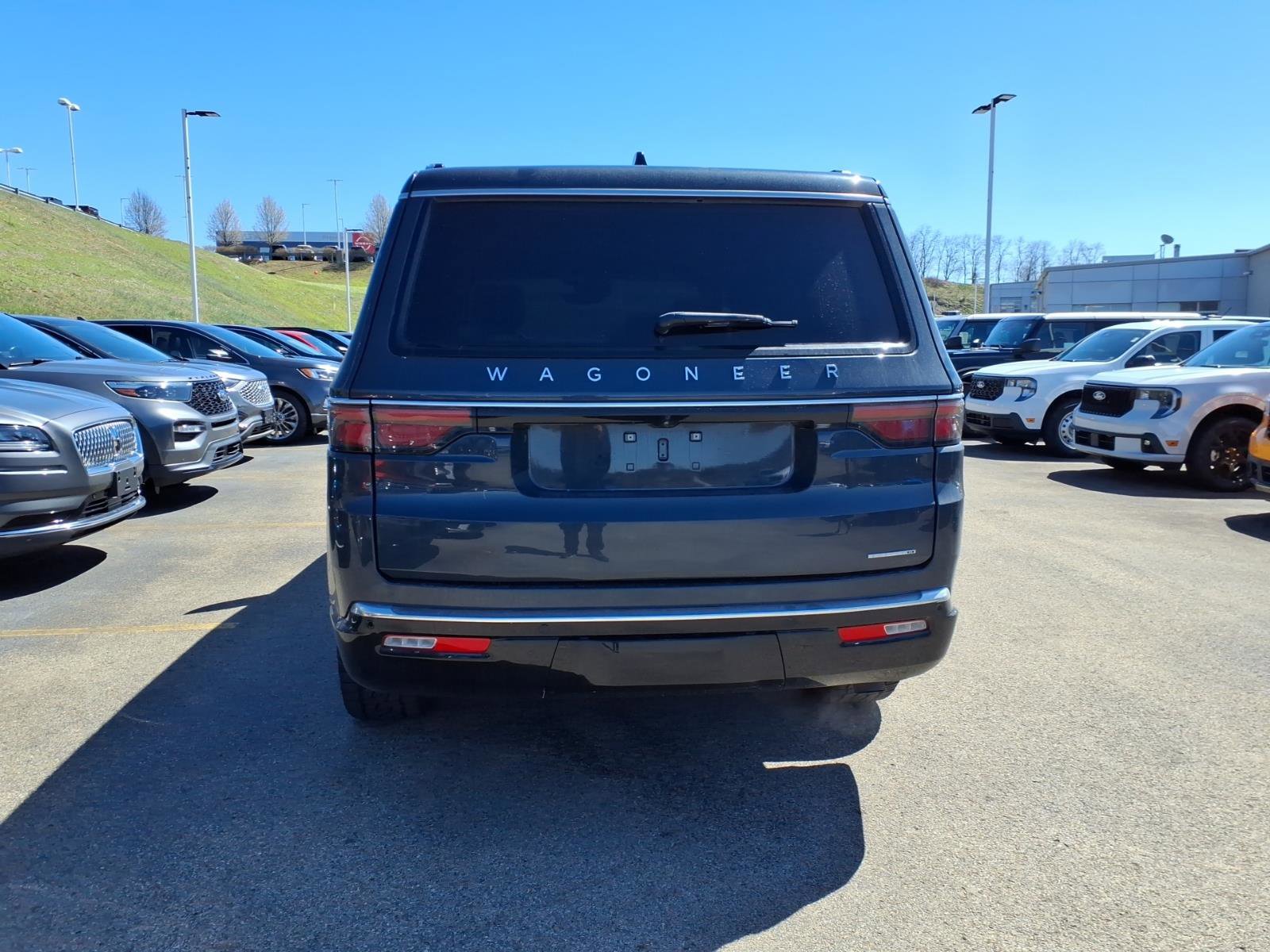Used 2024 Jeep Wagoneer Series III w/ Premium Group I image 3