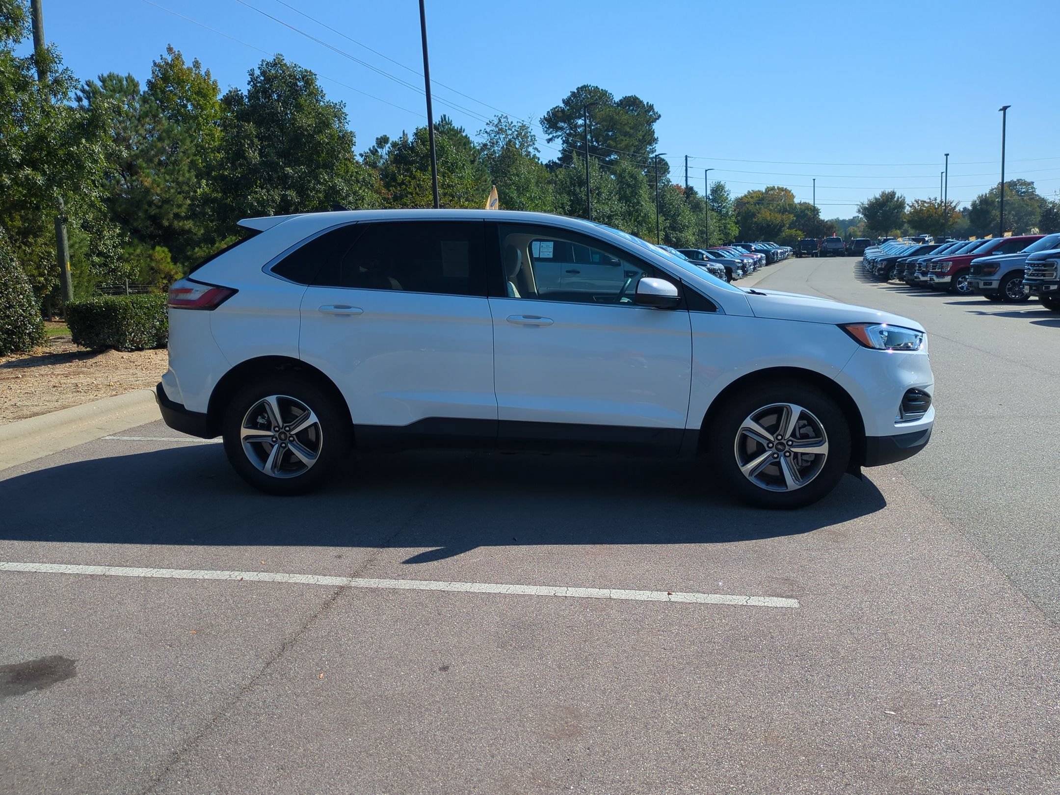 Certified 2023 Ford Edge SEL w/ Convenience Package AWD/4WD image 3