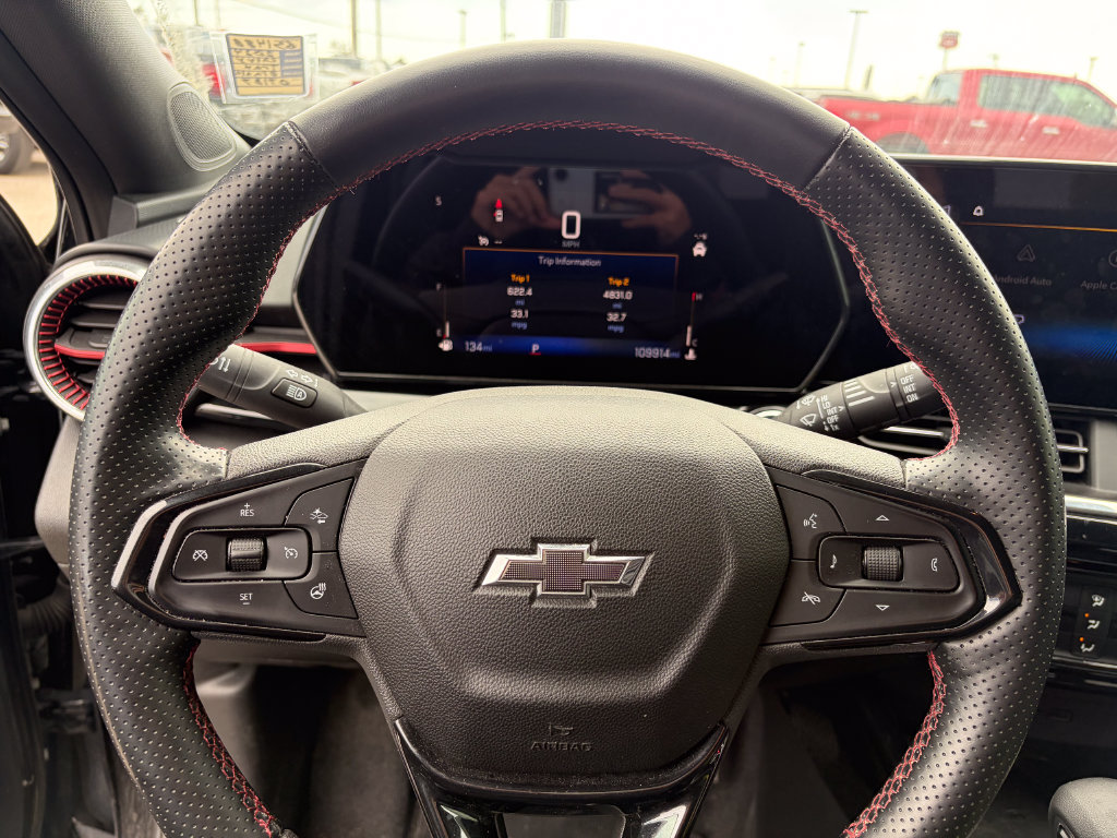 Used 2024 Chevrolet Trax RS w/ Sunroof Package FWD image 23