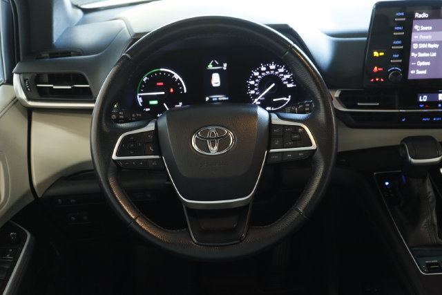 Used 2021 Toyota Sienna XLE FWD image 27
