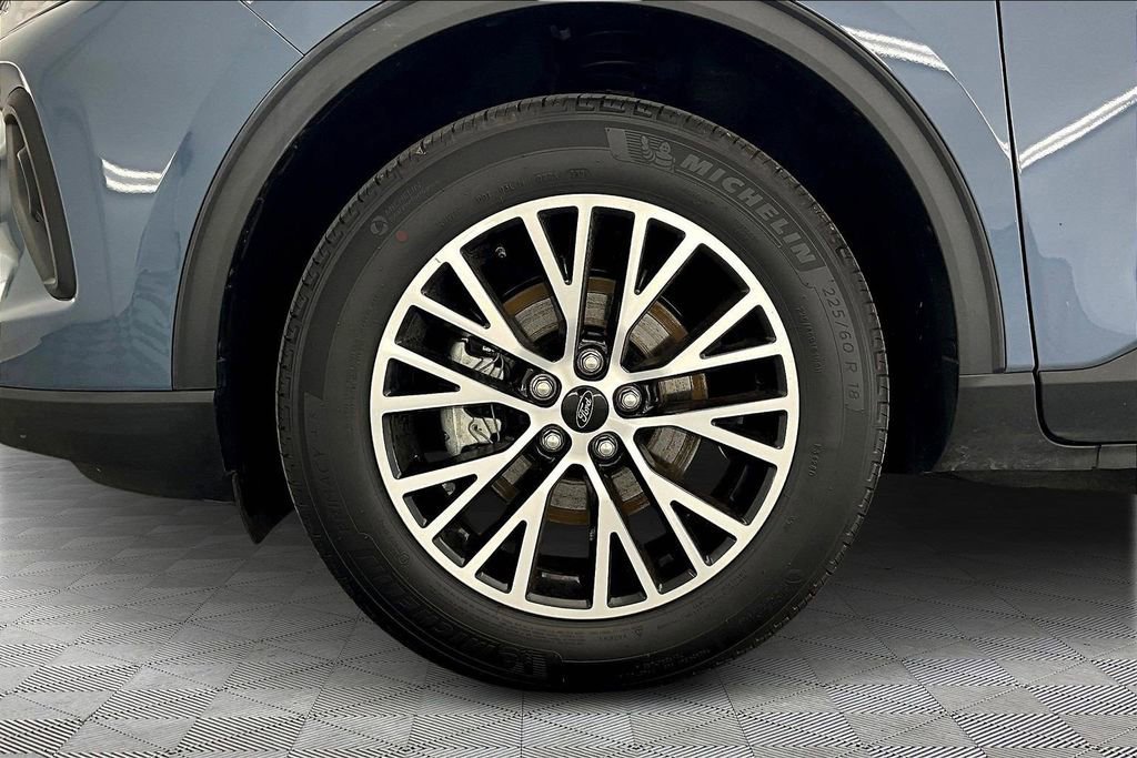 Certified 2025 Ford Escape SE image 11