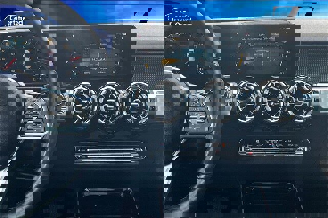 Used 2021 Mercedes-Benz GLB 250 w/ Premium Package image 8