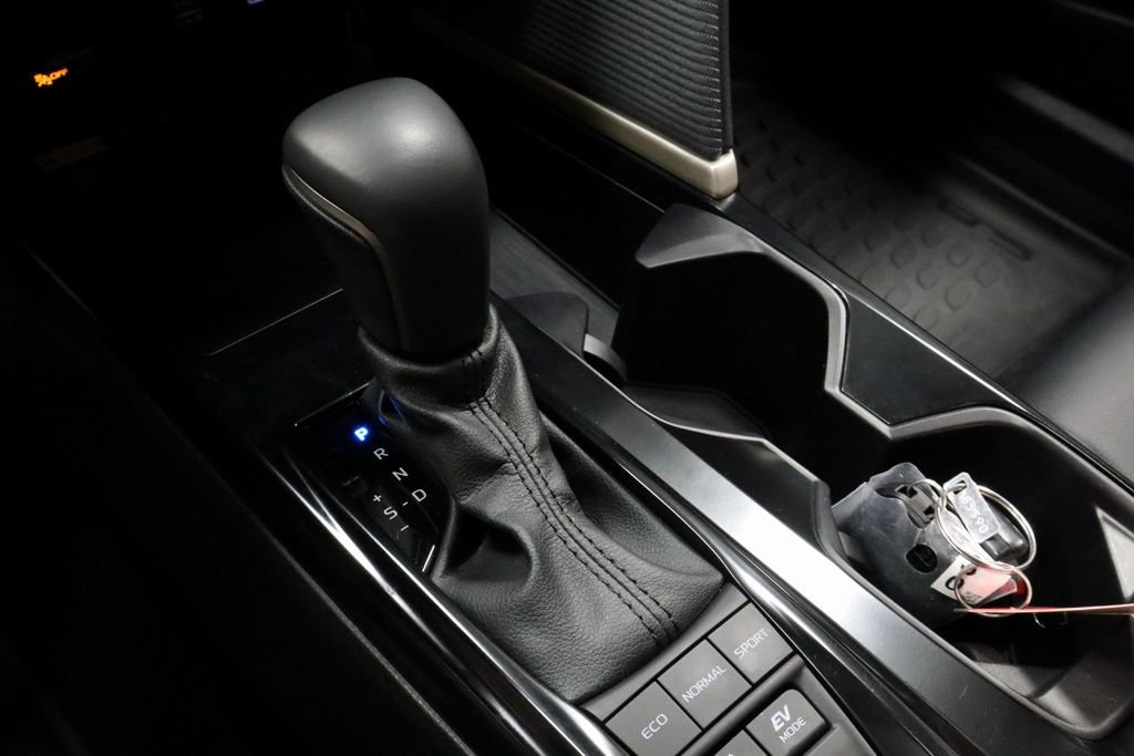 Used 2025 Toyota Camry SE AWD/4WD image 31