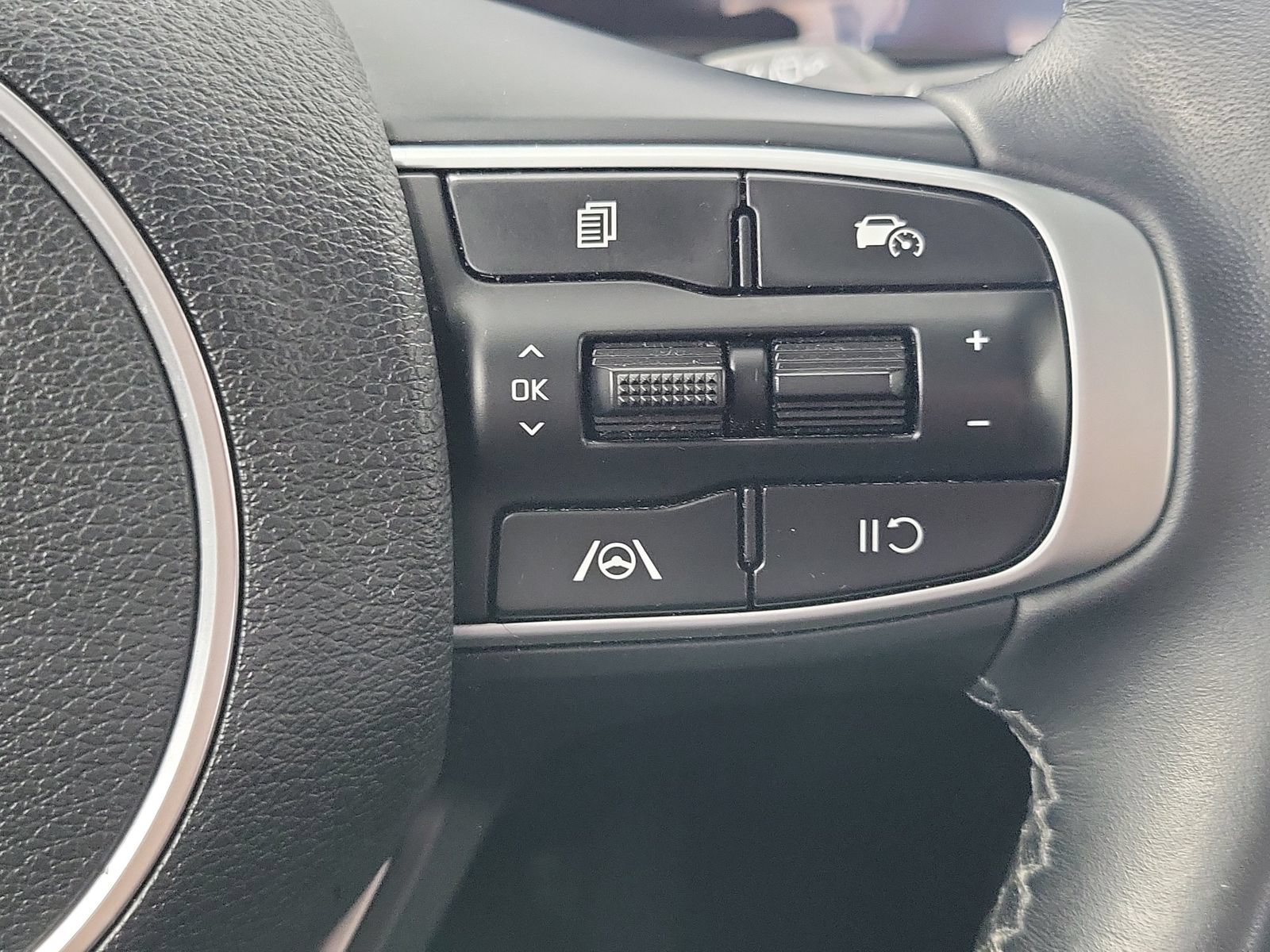Used 2024 Kia Sportage EX AWD/4WD image 18