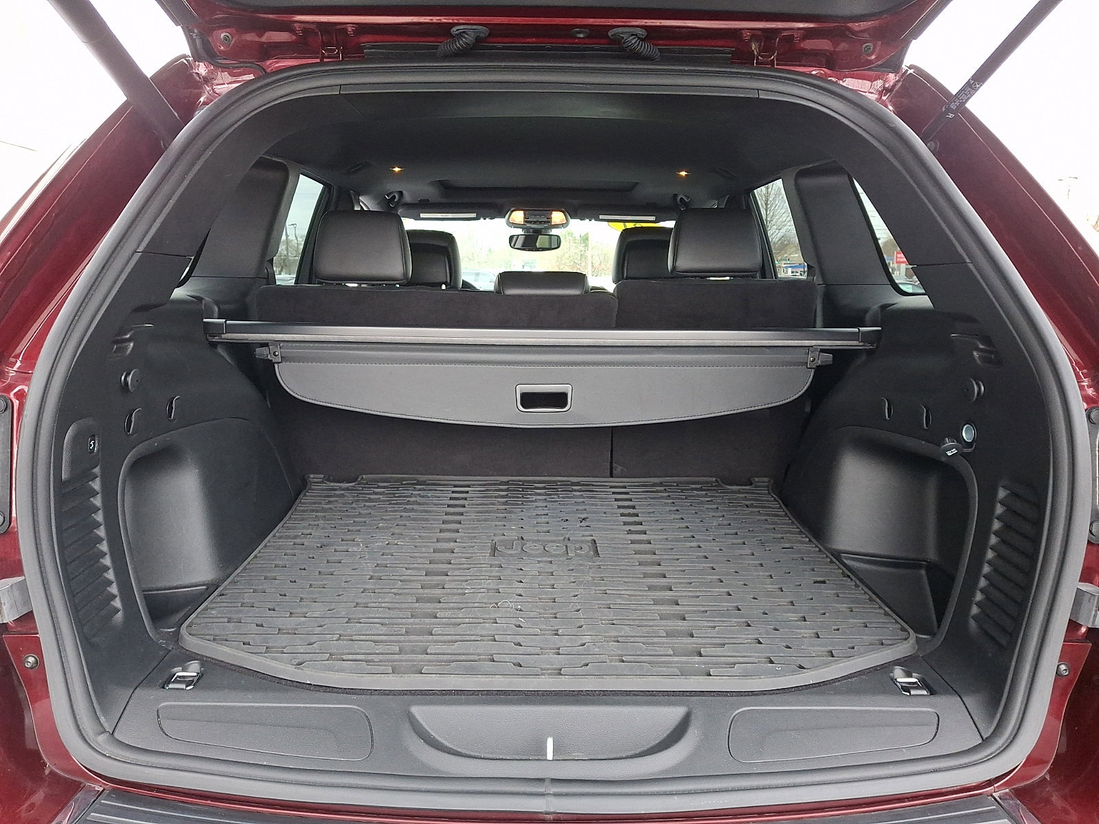 Used 2021 Jeep Grand Cherokee Limited image 29