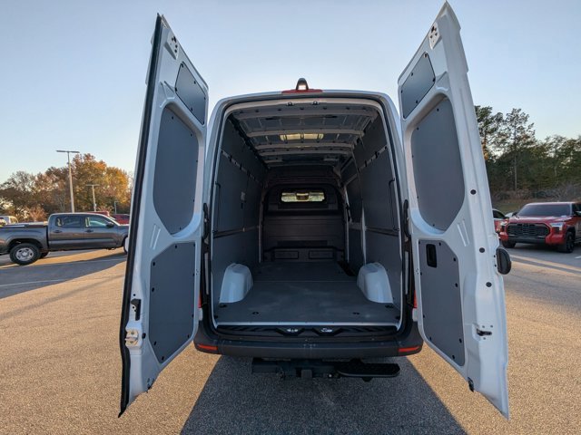 Used 2024 Mercedes-Benz Sprinter 2500 image 29