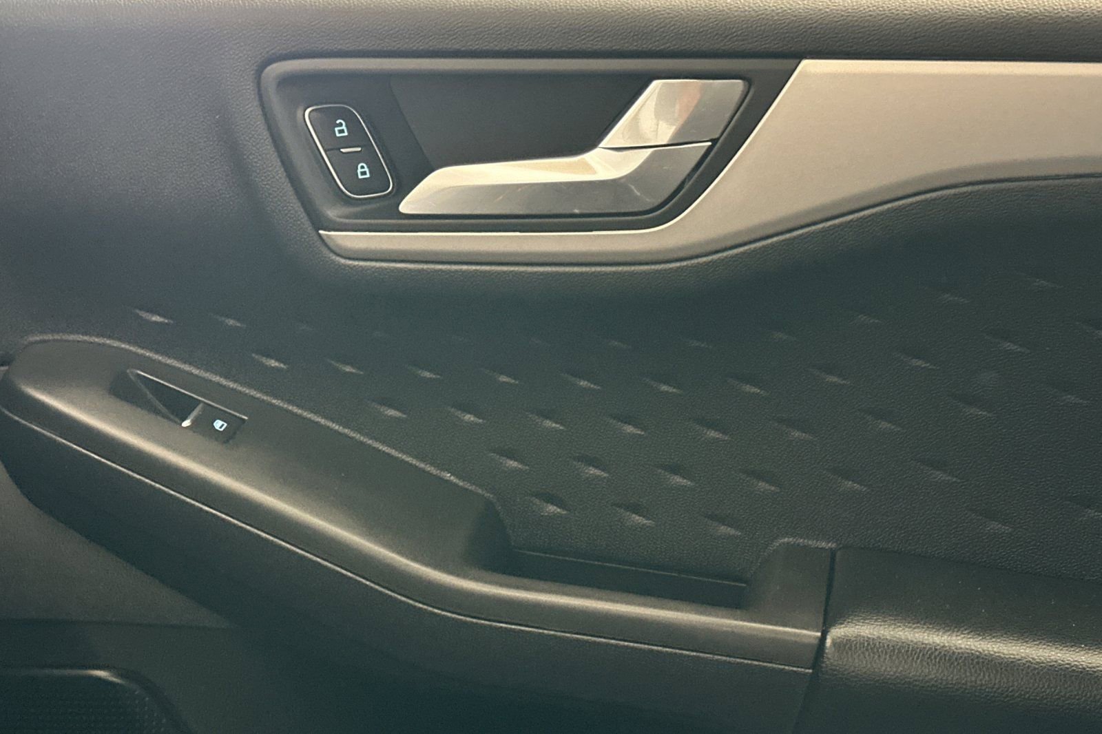 Certified 2020 Ford Escape SEL FWD image 18