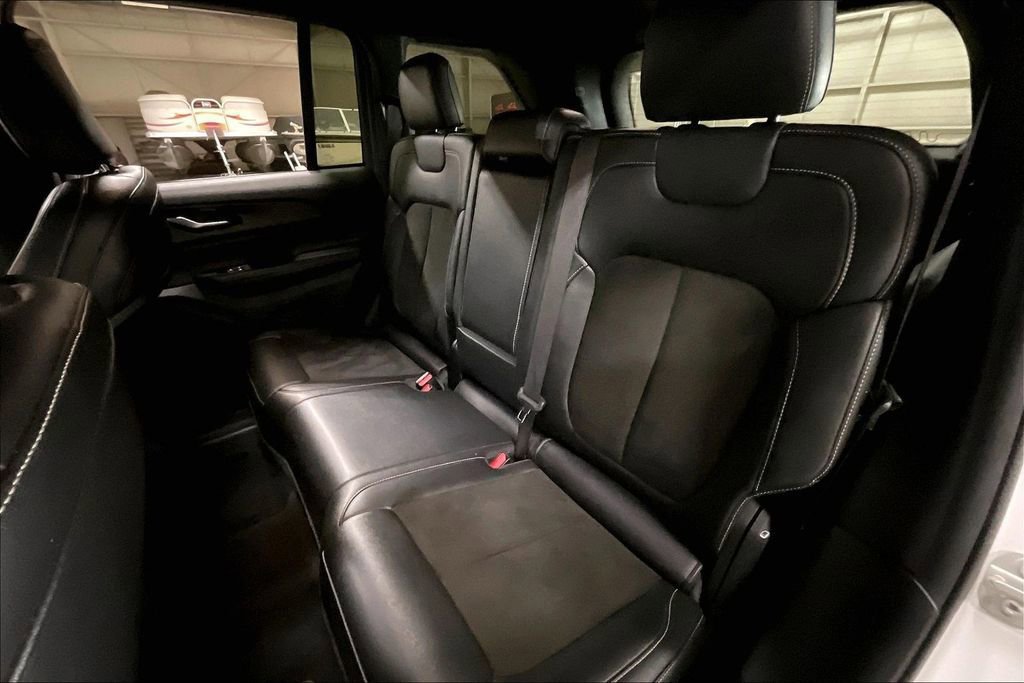 Used 2023 Jeep Grand Cherokee Altitude image 24