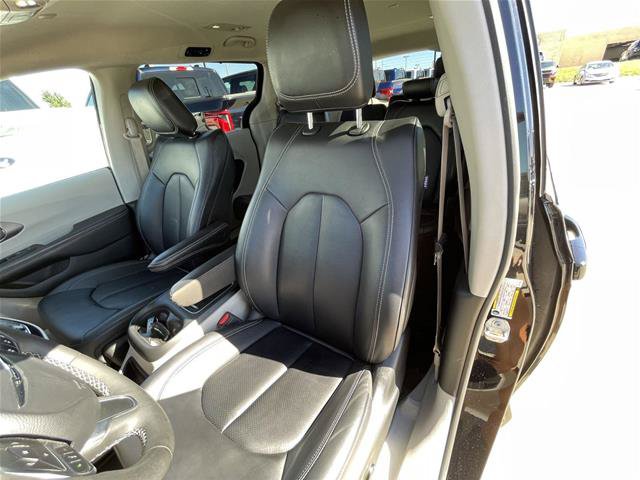 Used 2024 Chrysler Pacifica Touring-L FWD image 18