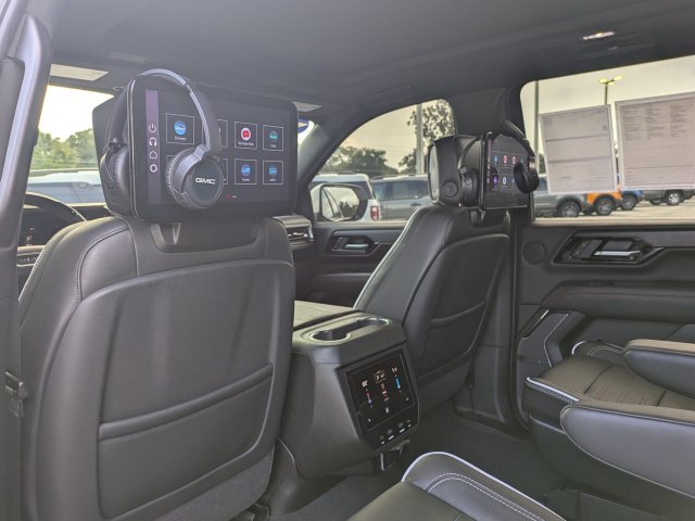 Used 2025 GMC Yukon XL AT4 Ultimate AWD/4WD image 15